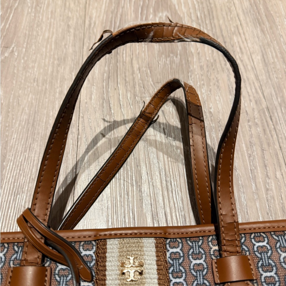 Tory Burch Gemini Link Brown and Cream Tote - Picture 2 of 3